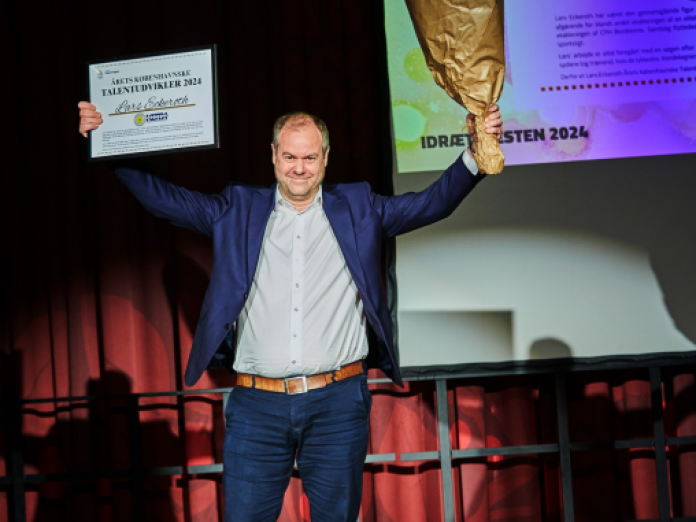 Lars Eckeroth på scenen ved kåringen